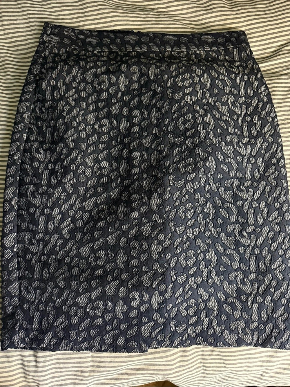 Banana Republic Women's Animal Print A-Line Skirt in Black & Gray Like New
